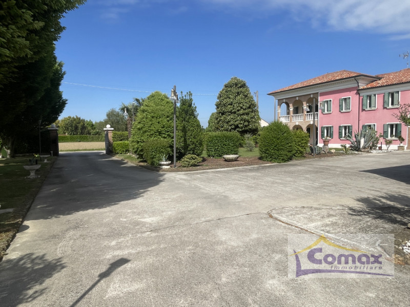 San Giorgio in Bosco Villa prestigiosa con annesso ad uso artigianale su lotto di terreno di mq. ...