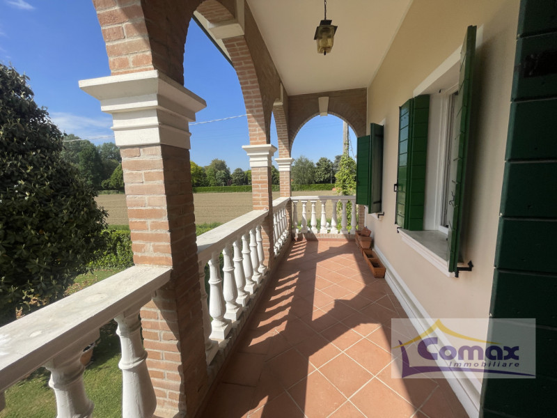San Giorgio in Bosco Villa prestigiosa con annesso ad uso artigianale su lotto di terreno di mq. ...