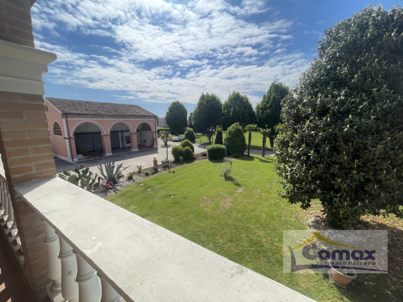 San Giorgio in Bosco Villa prestigiosa con annesso ad uso artigianale su lotto di terreno di mq. ...