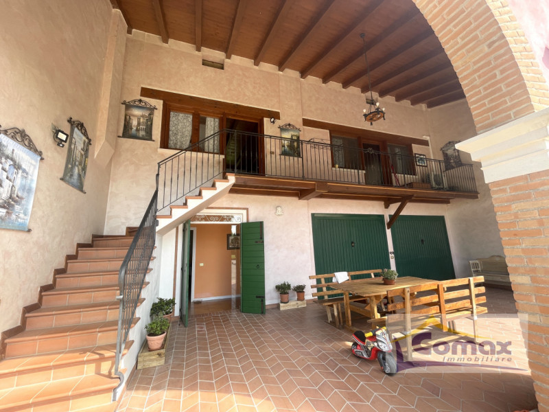 San Giorgio in Bosco Villa prestigiosa con annesso ad uso artigianale su lotto di terreno di mq. ...