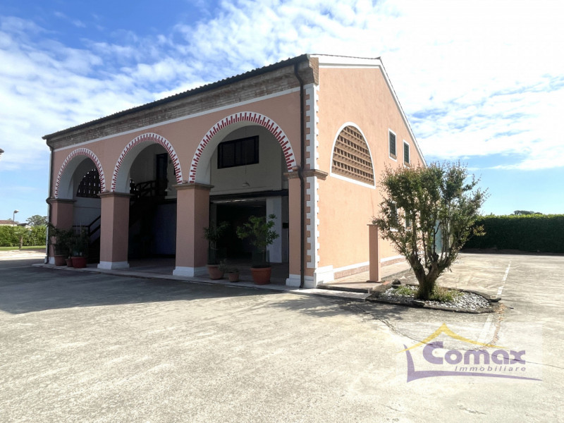 San Giorgio in Bosco Villa prestigiosa con annesso ad uso artigianale su lotto di terreno di mq. ...