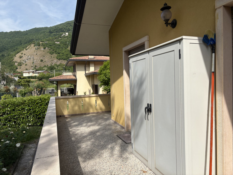 Proponiamo in affitto una splendida casa singola di ben 240 mq situata nella tranquilla e ricerca...