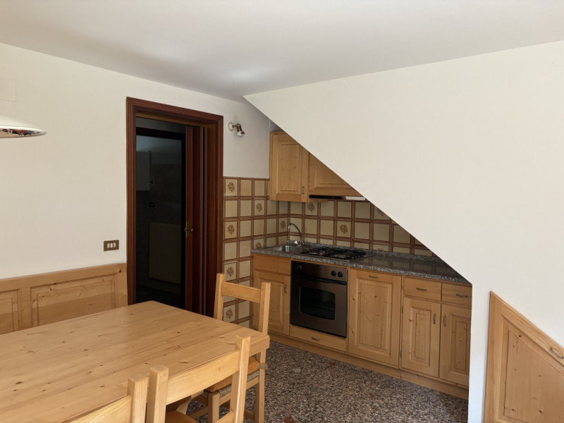 Proponiamo in affitto una splendida casa singola di ben 240 mq situata nella tranquilla e ricerca...