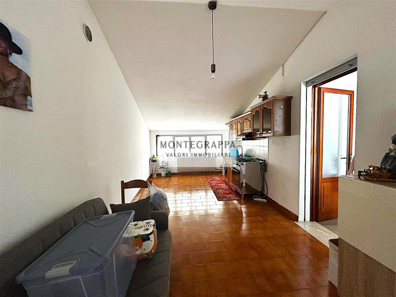 Proponiamo in vendita un accogliente appartamento di recente ristrutturazione e completamente arr...