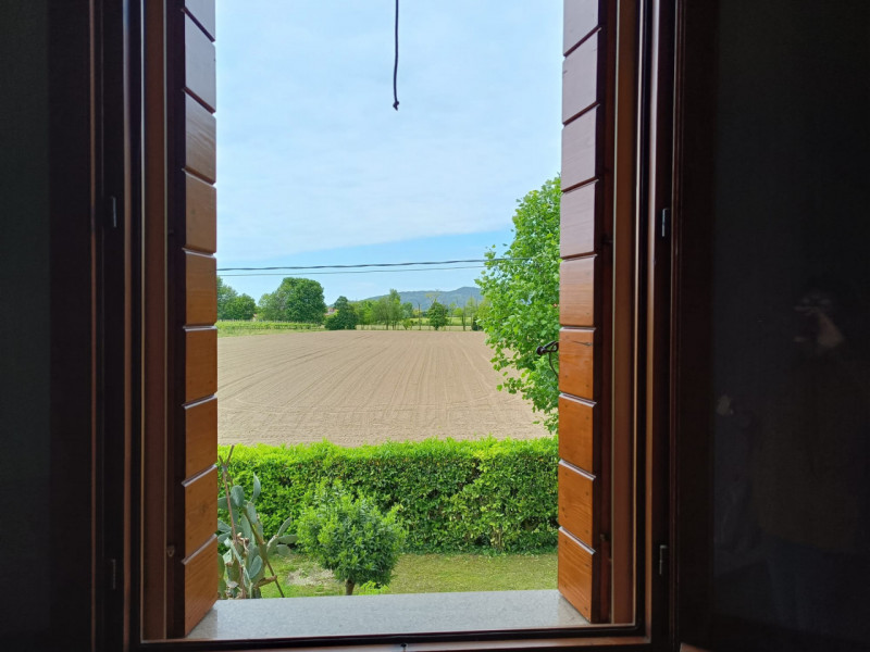 ABANO TERME - Località Giarre. Ti presentiamo una graziosa porzione indipendente di bifamiliare, ...