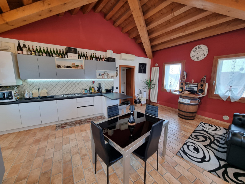 Pojana Maggiore (VI) Località Cagnano, proponiamo in Vendita interessante Appartamento con 3 came...