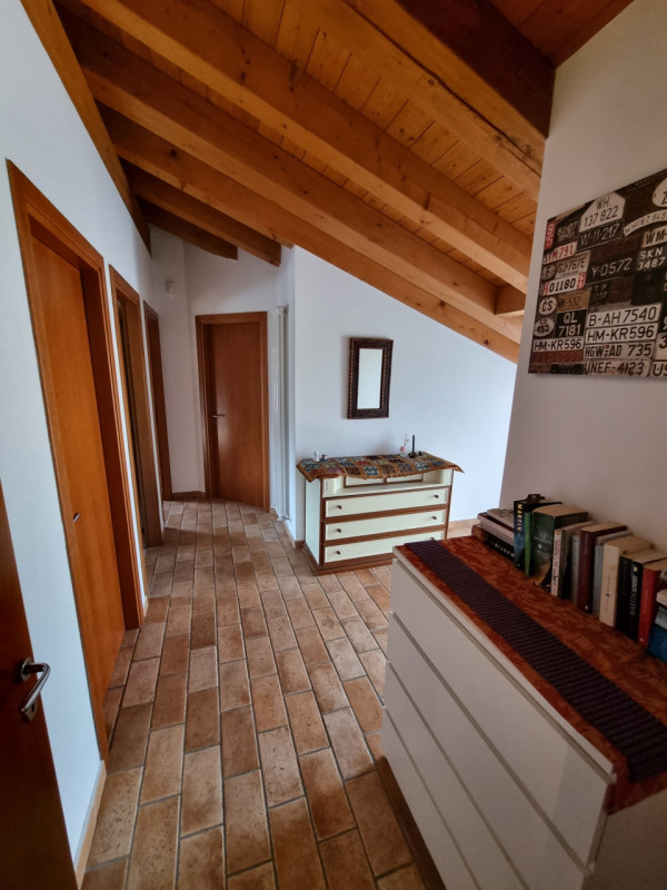 Pojana Maggiore (VI) Località Cagnano, proponiamo in Vendita interessante Appartamento con 3 came...