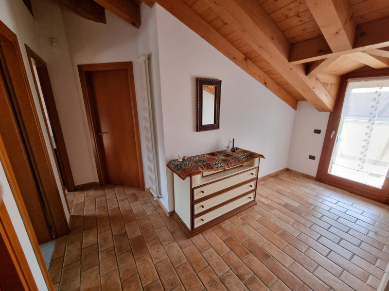 Pojana Maggiore (VI) Località Cagnano, proponiamo in Vendita interessante Appartamento con 3 came...