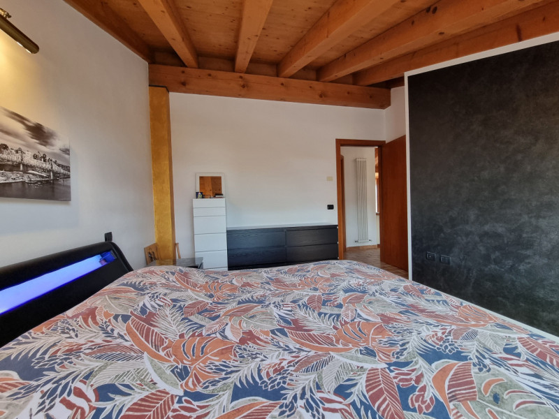 Pojana Maggiore (VI) Località Cagnano, proponiamo in Vendita interessante Appartamento con 3 came...