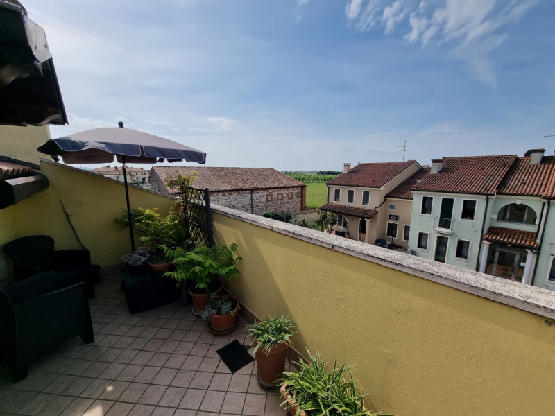 Pojana Maggiore (VI) Località Cagnano, proponiamo in Vendita interessante Appartamento con 3 came...
