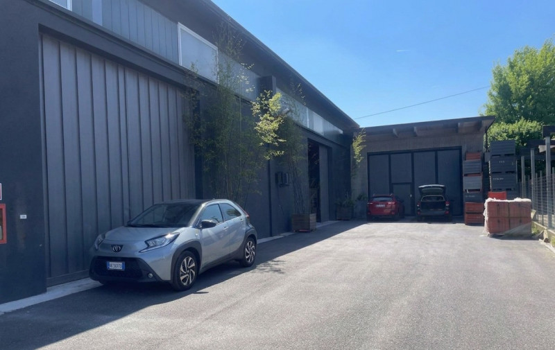 CALDOGNO: AFFITTASI PORZIONE DI CAPANNONE INDUSTRIALE SINGOLO di mq 850 circa H 5,50 sotto trave,...