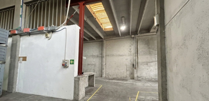 CALDOGNO: AFFITTASI PORZIONE DI CAPANNONE INDUSTRIALE SINGOLO di mq 850 circa H 5,50 sotto trave,...