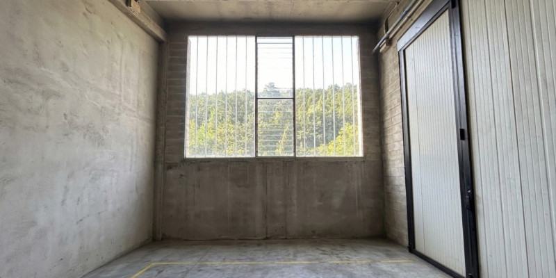 CALDOGNO: AFFITTASI PORZIONE DI CAPANNONE INDUSTRIALE SINGOLO di mq 850 circa H 5,50 sotto trave,...