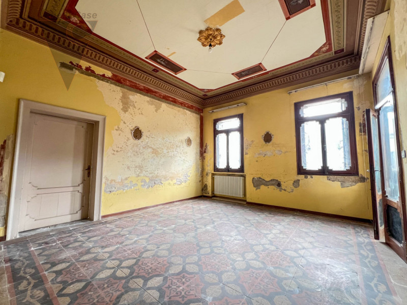 Nel cuore della cittadina di Bagnoli di Sopra, si propone in vendita una  Villa in perfetto stile...