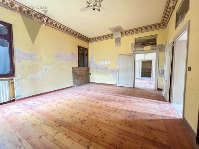 Nel cuore della cittadina di Bagnoli di Sopra, si propone in vendita una  Villa in perfetto stile...