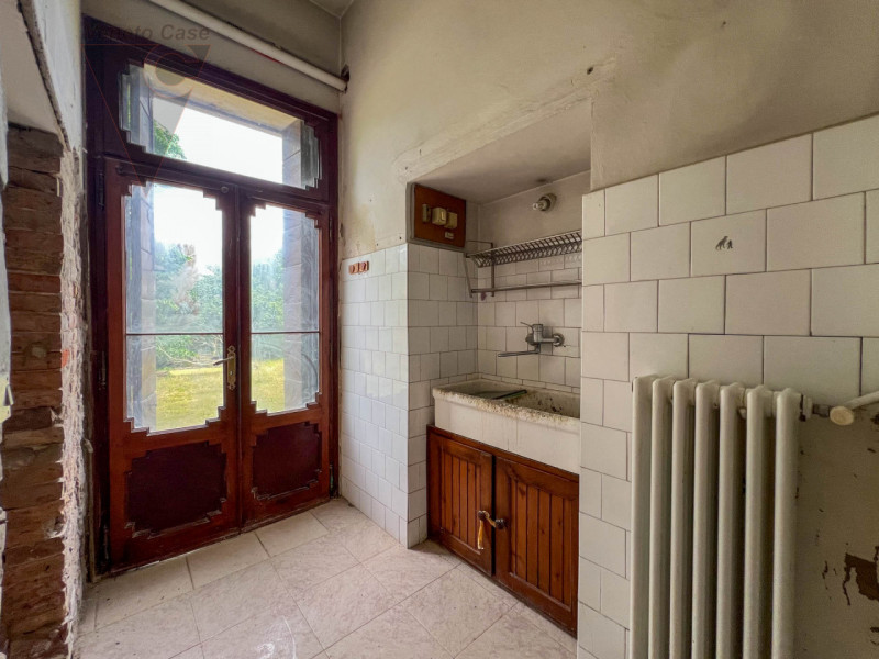 Nel cuore della cittadina di Bagnoli di Sopra, si propone in vendita una  Villa in perfetto stile...