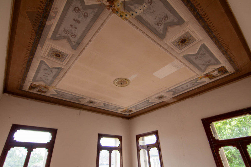 Nel cuore della cittadina di Bagnoli di Sopra, si propone in vendita una  Villa in perfetto stile...