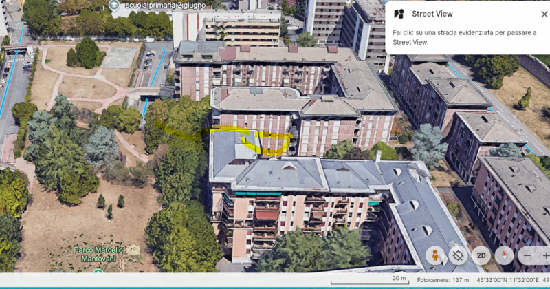 Scopri questo ampio appartamento di 170 m² commerciali, situato al secondo piano di un edificio c...
