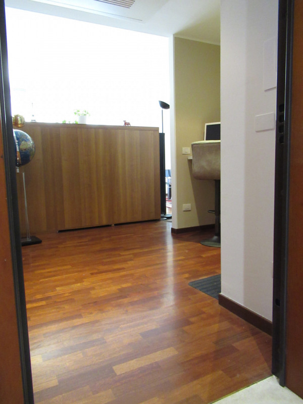 A Treviso (TV), zona Santa Maria del Rovere, proponiamo in affitto elegante ufficio al piano seco...