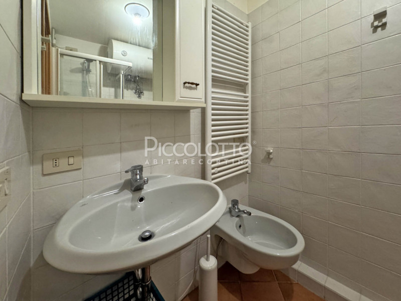Rif. A5257 – Attico disponibile in affitto per la stagione estiva 2026 – 3/4 posti letto

A Corti...