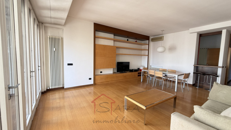 CENTRO STORICO – AMPIO 2 CAMERE RISTRUTTURATO CON TERRAZZO ABITABILE E VISTA SULLA PIAZZA

Nel cu...