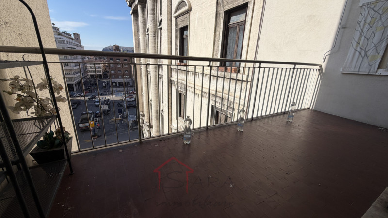 CENTRO STORICO – AMPIO 2 CAMERE RISTRUTTURATO CON TERRAZZO ABITABILE E VISTA SULLA PIAZZA

Nel cu...
