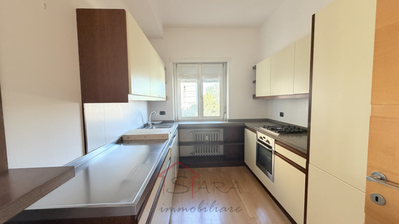 CENTRO STORICO – AMPIO 2 CAMERE RISTRUTTURATO CON TERRAZZO ABITABILE E VISTA SULLA PIAZZA

Nel cu...