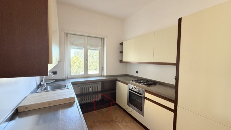 CENTRO STORICO – AMPIO 2 CAMERE RISTRUTTURATO CON TERRAZZO ABITABILE E VISTA SULLA PIAZZA

Nel cu...