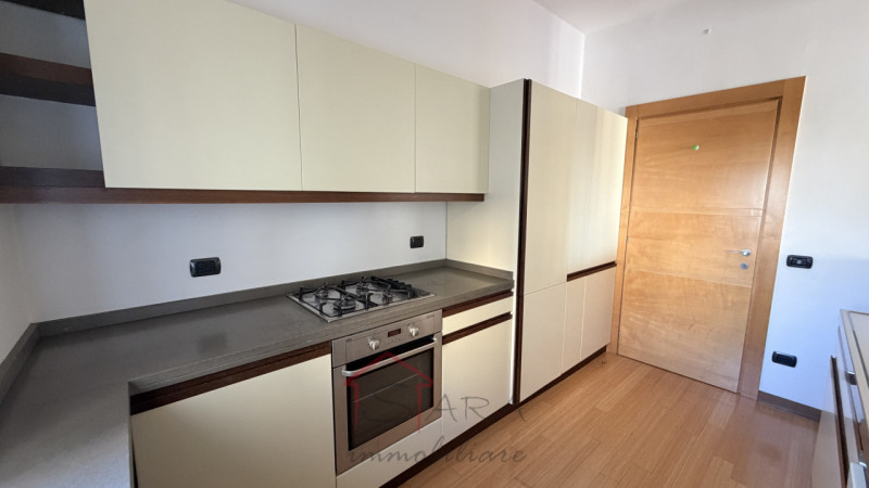 CENTRO STORICO – AMPIO 2 CAMERE RISTRUTTURATO CON TERRAZZO ABITABILE E VISTA SULLA PIAZZA

Nel cu...