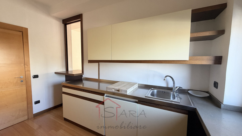 CENTRO STORICO – AMPIO 2 CAMERE RISTRUTTURATO CON TERRAZZO ABITABILE E VISTA SULLA PIAZZA

Nel cu...