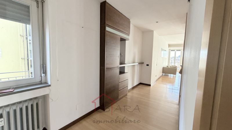 CENTRO STORICO – AMPIO 2 CAMERE RISTRUTTURATO CON TERRAZZO ABITABILE E VISTA SULLA PIAZZA

Nel cu...
