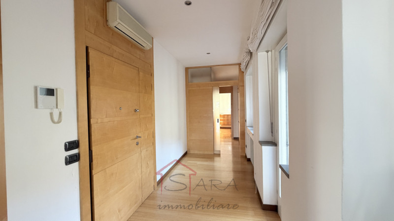 CENTRO STORICO – AMPIO 2 CAMERE RISTRUTTURATO CON TERRAZZO ABITABILE E VISTA SULLA PIAZZA

Nel cu...