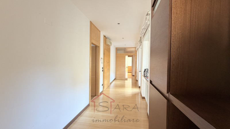 CENTRO STORICO – AMPIO 2 CAMERE RISTRUTTURATO CON TERRAZZO ABITABILE E VISTA SULLA PIAZZA

Nel cu...