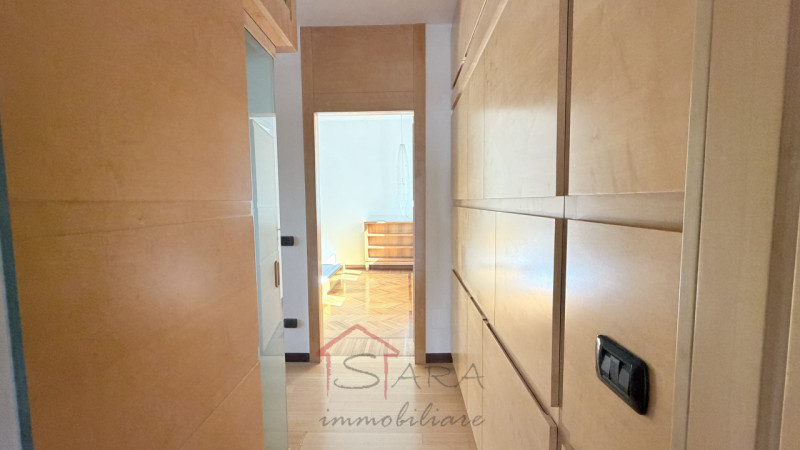 CENTRO STORICO – AMPIO 2 CAMERE RISTRUTTURATO CON TERRAZZO ABITABILE E VISTA SULLA PIAZZA

Nel cu...