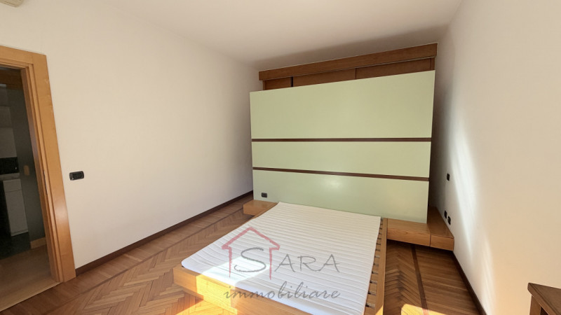 CENTRO STORICO – AMPIO 2 CAMERE RISTRUTTURATO CON TERRAZZO ABITABILE E VISTA SULLA PIAZZA

Nel cu...