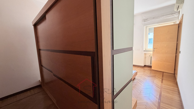 CENTRO STORICO – AMPIO 2 CAMERE RISTRUTTURATO CON TERRAZZO ABITABILE E VISTA SULLA PIAZZA

Nel cu...