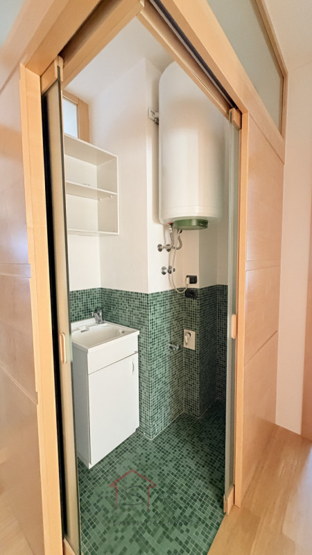CENTRO STORICO – AMPIO 2 CAMERE RISTRUTTURATO CON TERRAZZO ABITABILE E VISTA SULLA PIAZZA

Nel cu...