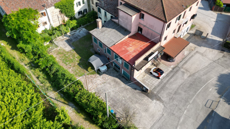 RIF: FR029 VEGGIANO - TRAMBACCHE Proponiamo in vendita appartamento con accesso indipendente sito...