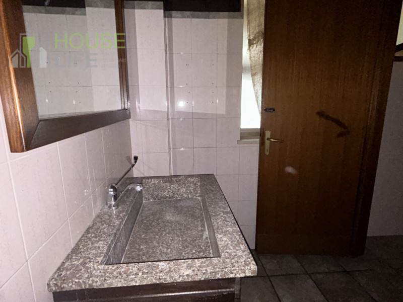 TORREBELVICINO: APPARTAMENTO BICAMERE attualmente locato al primo piano con grande locale commerc...