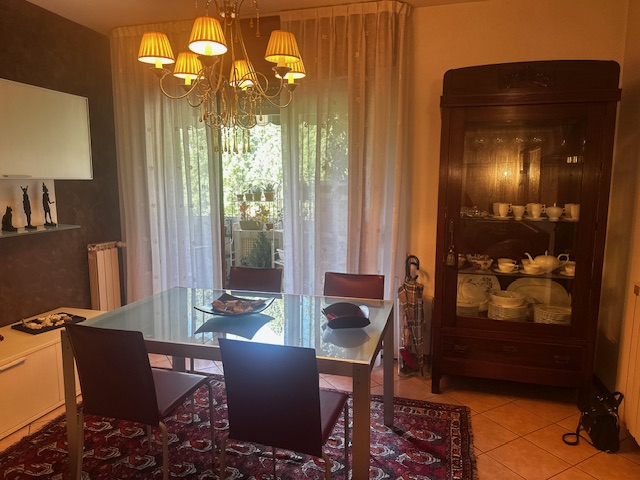 Cadoneghe, nella zona di Bragni, proponiamo un appartamento posto al piano 3° con ascensore, espo...
