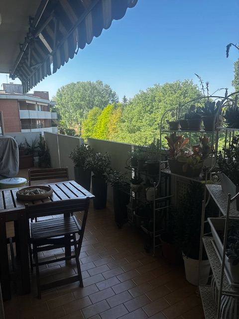 Cadoneghe, nella zona di Bragni, proponiamo un appartamento posto al piano 3° con ascensore, espo...