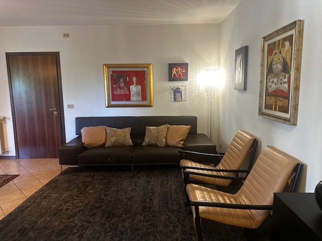 Cadoneghe, nella zona di Bragni, proponiamo un appartamento posto al piano 3° con ascensore, espo...