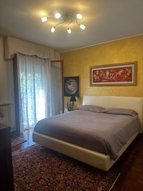 Cadoneghe, nella zona di Bragni, proponiamo un appartamento posto al piano 3° con ascensore, espo...