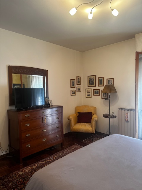 Cadoneghe, nella zona di Bragni, proponiamo un appartamento posto al piano 3° con ascensore, espo...