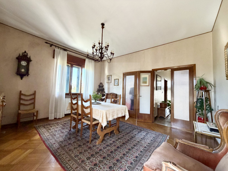 PADOVA - BRUSEGANA 

CASA SINGOLA CARATTERIZZATA DA AMPI SPAZI INTERNI,  3 CAMERE + STUDIO AMPIA ...
