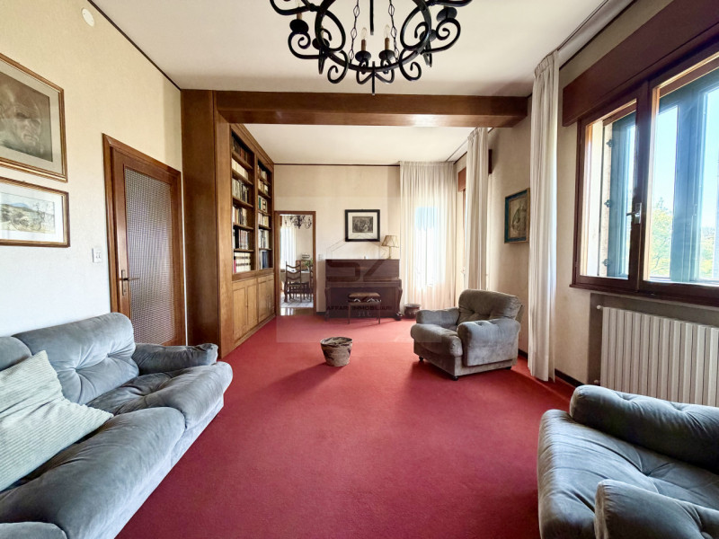 PADOVA - BRUSEGANA 

CASA SINGOLA CARATTERIZZATA DA AMPI SPAZI INTERNI,  3 CAMERE + STUDIO AMPIA ...