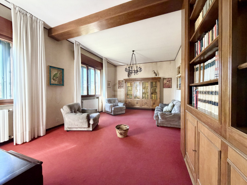 PADOVA - BRUSEGANA 

CASA SINGOLA CARATTERIZZATA DA AMPI SPAZI INTERNI,  3 CAMERE + STUDIO AMPIA ...
