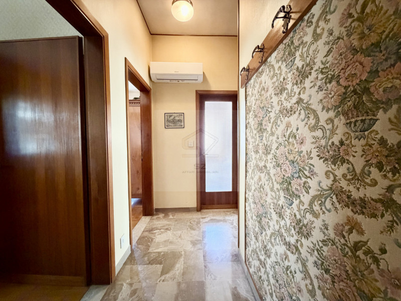 PADOVA - BRUSEGANA 

CASA SINGOLA CARATTERIZZATA DA AMPI SPAZI INTERNI,  3 CAMERE + STUDIO AMPIA ...