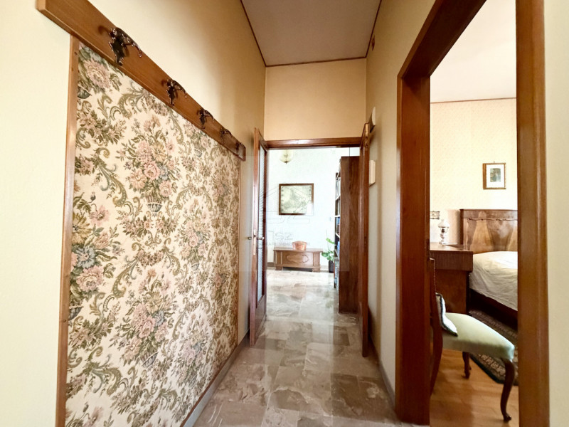 PADOVA - BRUSEGANA 

CASA SINGOLA CARATTERIZZATA DA AMPI SPAZI INTERNI,  3 CAMERE + STUDIO AMPIA ...