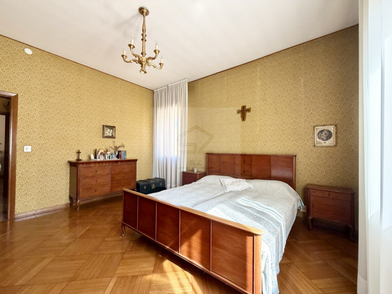 PADOVA - BRUSEGANA 

CASA SINGOLA CARATTERIZZATA DA AMPI SPAZI INTERNI,  3 CAMERE + STUDIO AMPIA ...